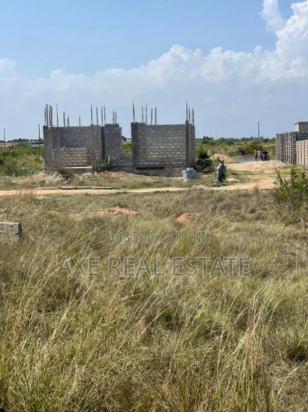 Half Plot Genuinely Registered - Tema Community 25 · Photo 1