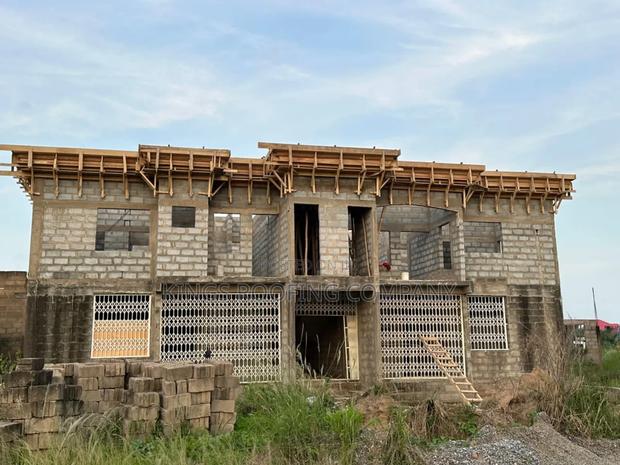 Strong and Quality Concrete Parapet · Photo 2