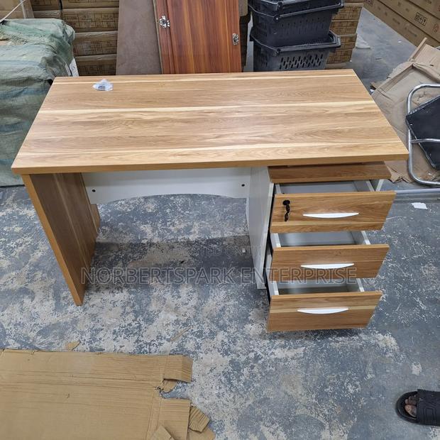 Office Table (OFM1523) · Photo 1