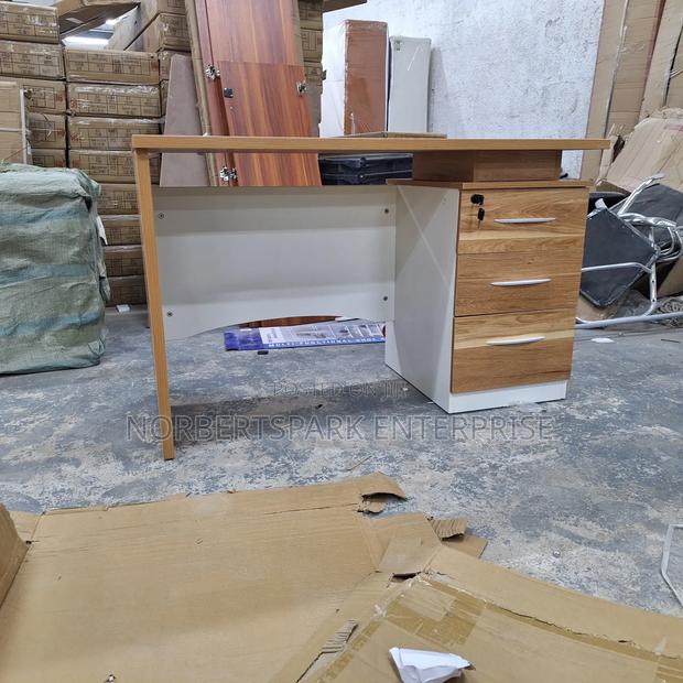 Office Table (OFM1523) · Photo 4
