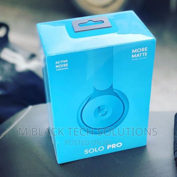 Beats Solo Pro Headphones · Photo 3