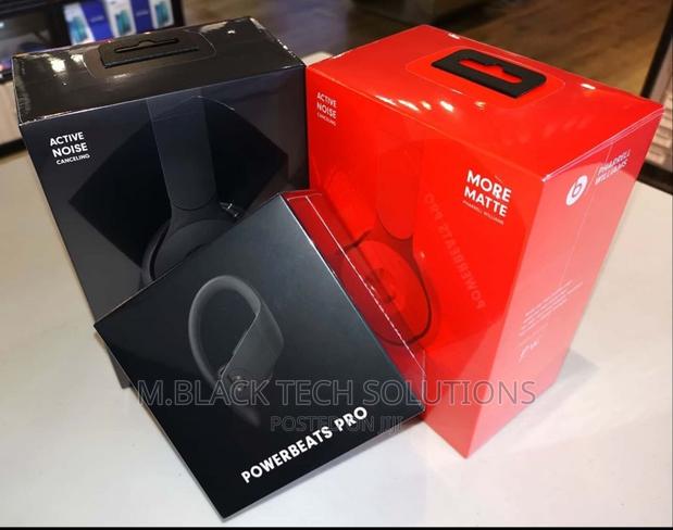 Beats Solo Pro Headphones · Photo 2