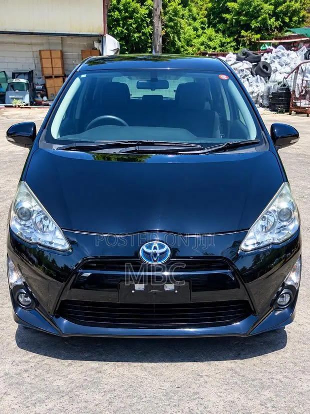 Toyota Aqua 2013 Black · Photo 1