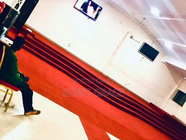 Red Wine Domestic Floor Carpet for Church Auditorium · Photo 1