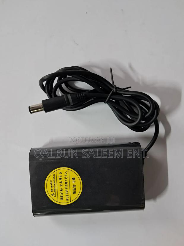 Original and Brand-New Dell Oval Big Pin 65W Laptop Charger · Photo 2