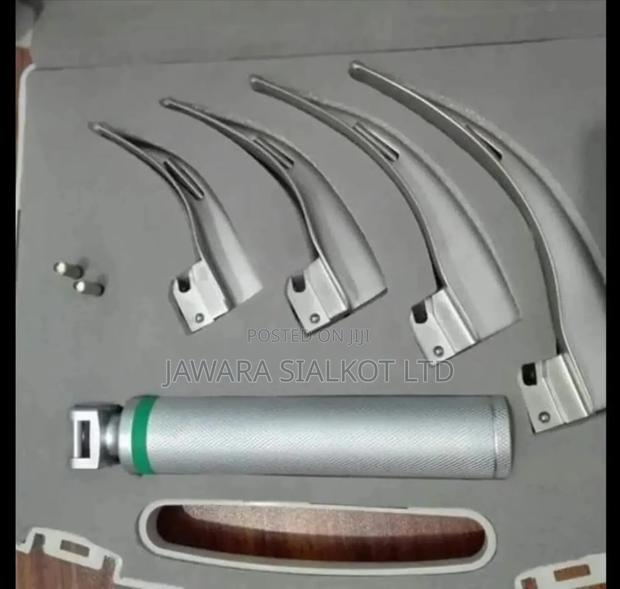 Fiber Optic Macintosh Layrngoscope Set With 4 Blades · Photo 2