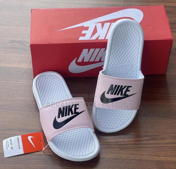 Nike Benassi Slides for Ladies · Photo 3