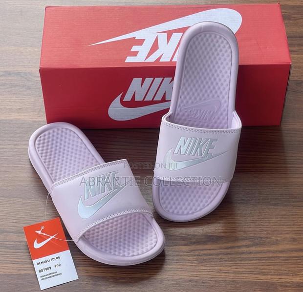 Nike Benassi Slides for Ladies · Photo 2