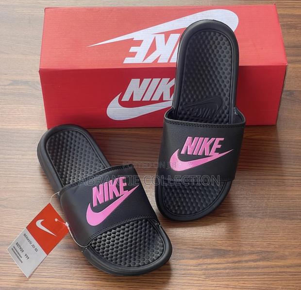 Nike Benassi Slides for Ladies · Photo 1