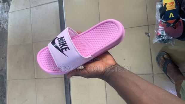 Nike Benassi Slides for Ladies · Photo 5
