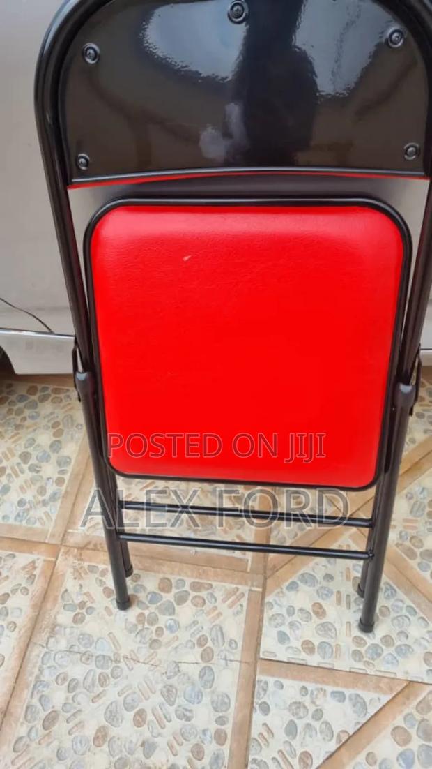 Folding Chair · Photo 2