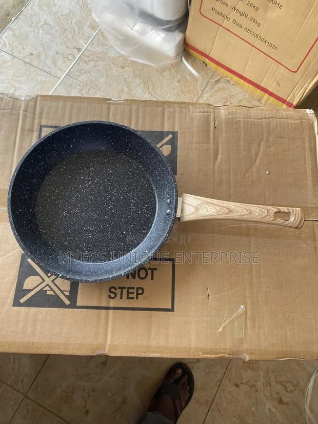 Medium 24cm Granite Non-Stick Frying Pan · Photo 1
