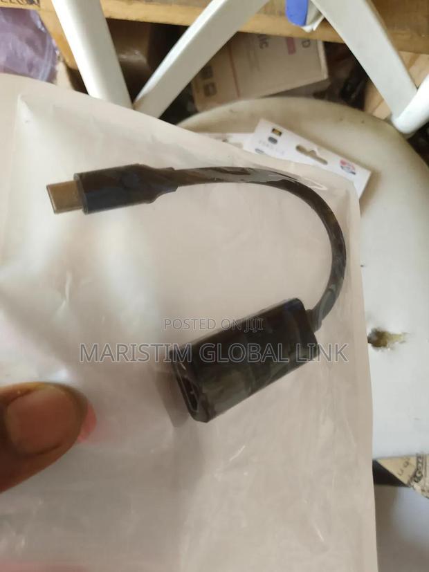 Type-C to Hdmi Adapter · Photo 1