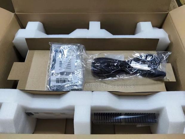 Cisco Switch C1000-24p-4g-L · Photo 2