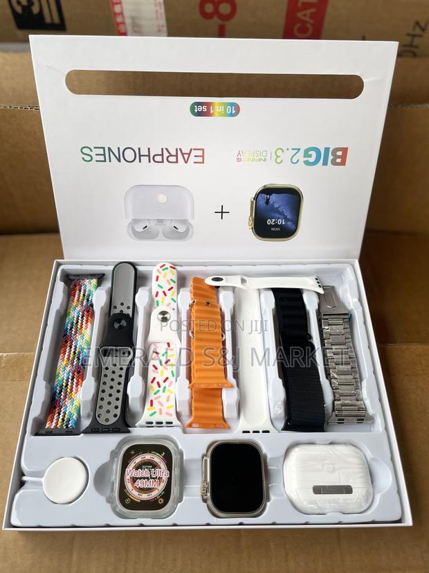 Smart Watch and Earbuds With 7 Straps · Photo 1