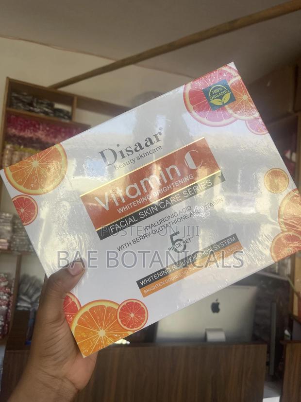 Disaar Vitamin C Facial Set (5 Piece) · Photo 1