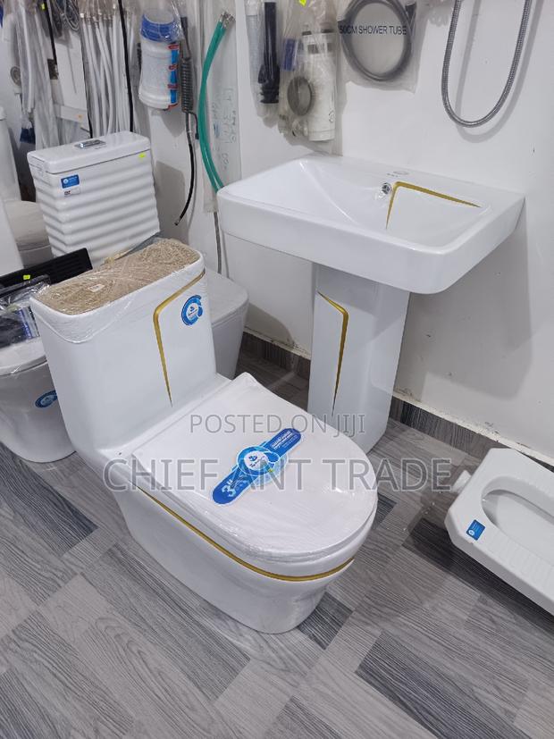 Toilet Seat WC With Basin. T9318 · Photo 1