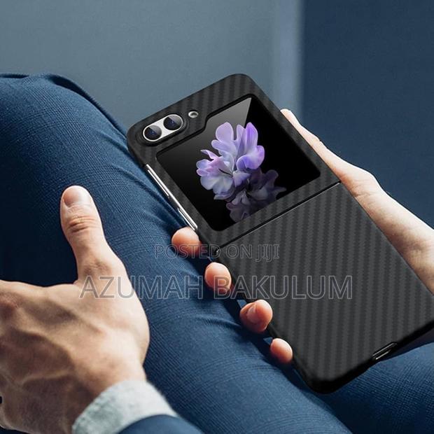 Galaxy Z Flip 6 X-Level Nano Fiber Case · Photo 3