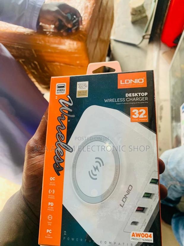 Power Up Wirelessly: LDNIO Desktop Charger · Photo 2
