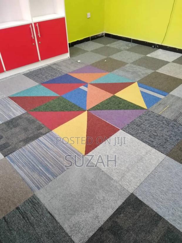 Same-Dimensioned Woolen-Carpet · Photo 1