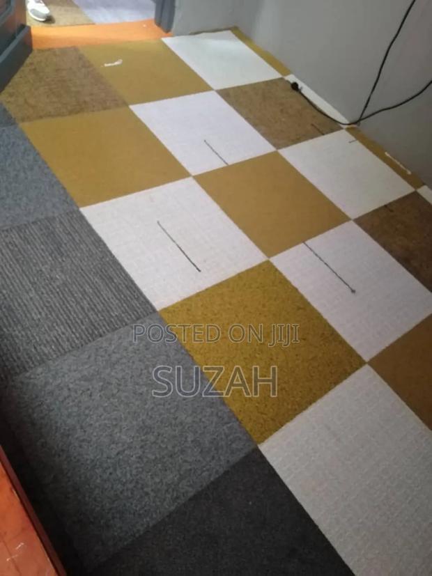 Carpet Dimension in 20 by 20 Inches · Photo 1