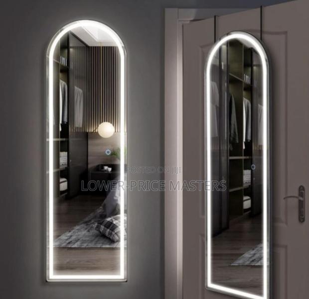 Standing and Hanging Mirror With Led Lights · Photo 2