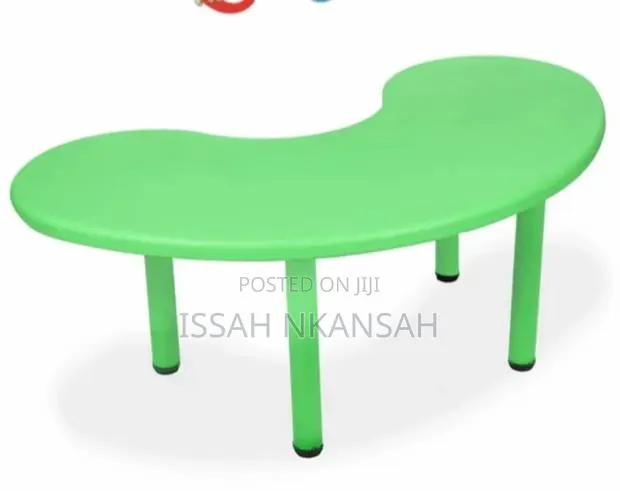 Half Moon Kids Table · Photo 1
