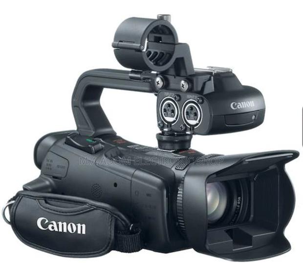 The Canon XA20: A Versatile Professional Camcorder · Photo 1