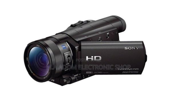 Sony HDR-CX900E: A Powerful Handycam With a Large Sensor · Photo 1
