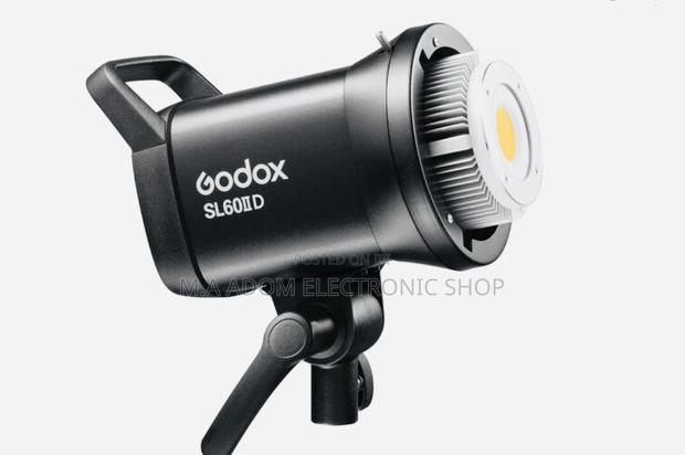 Godox SL60II D: A Powerful Daylight LED Video Light · Photo 1