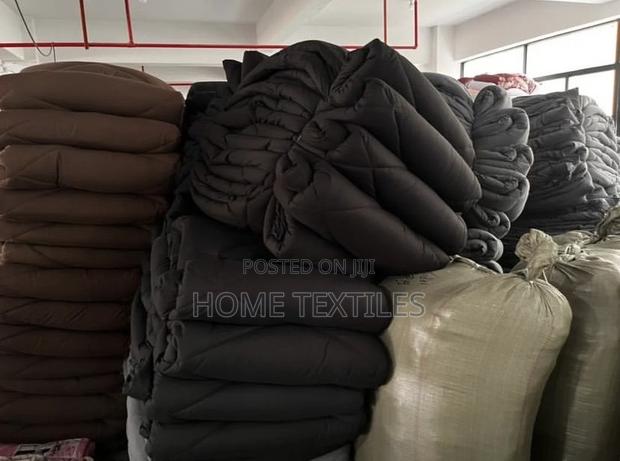 Heavy Quilt/ Duvet With Bedsheet and Pillow Cases · Photo 1
