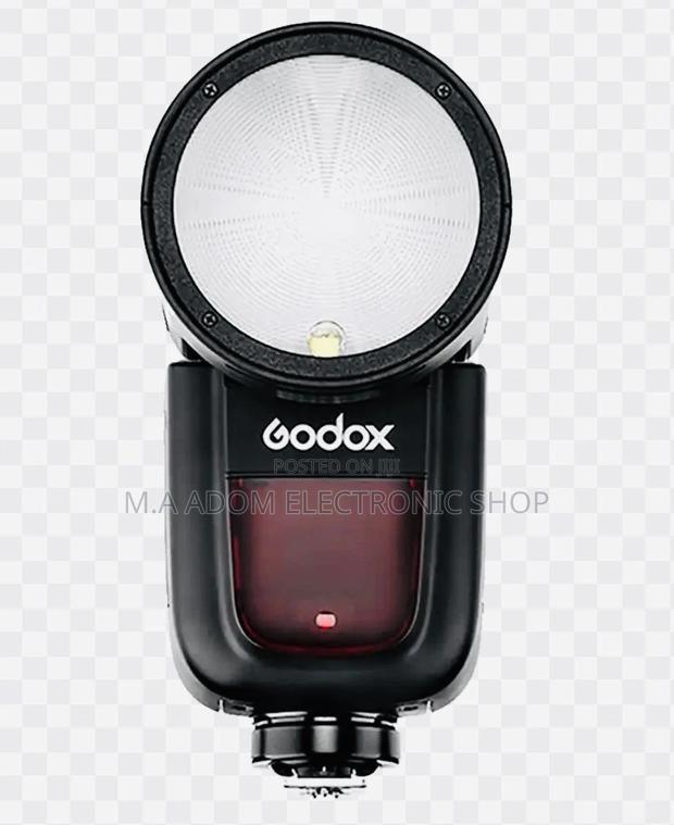 Godox V1: A Powerful and Versatile Speedlight Flash · Photo 1