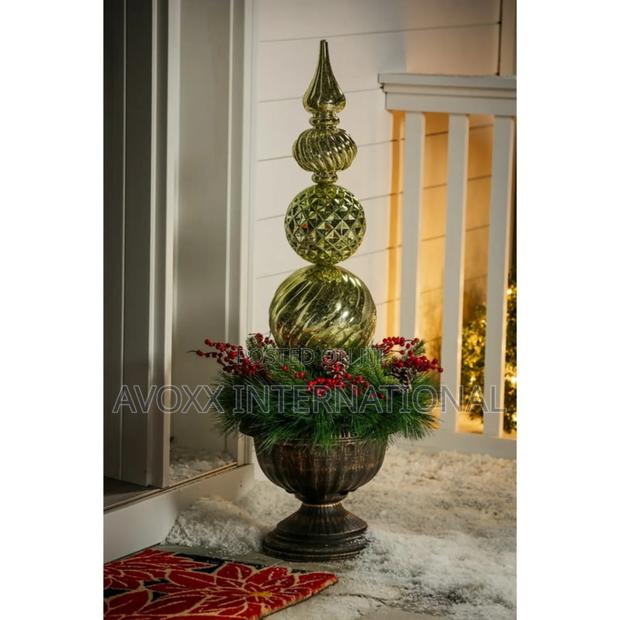 Evergreen 36"H Gold Twinkling White LED Ornament With Wreath · Photo 4