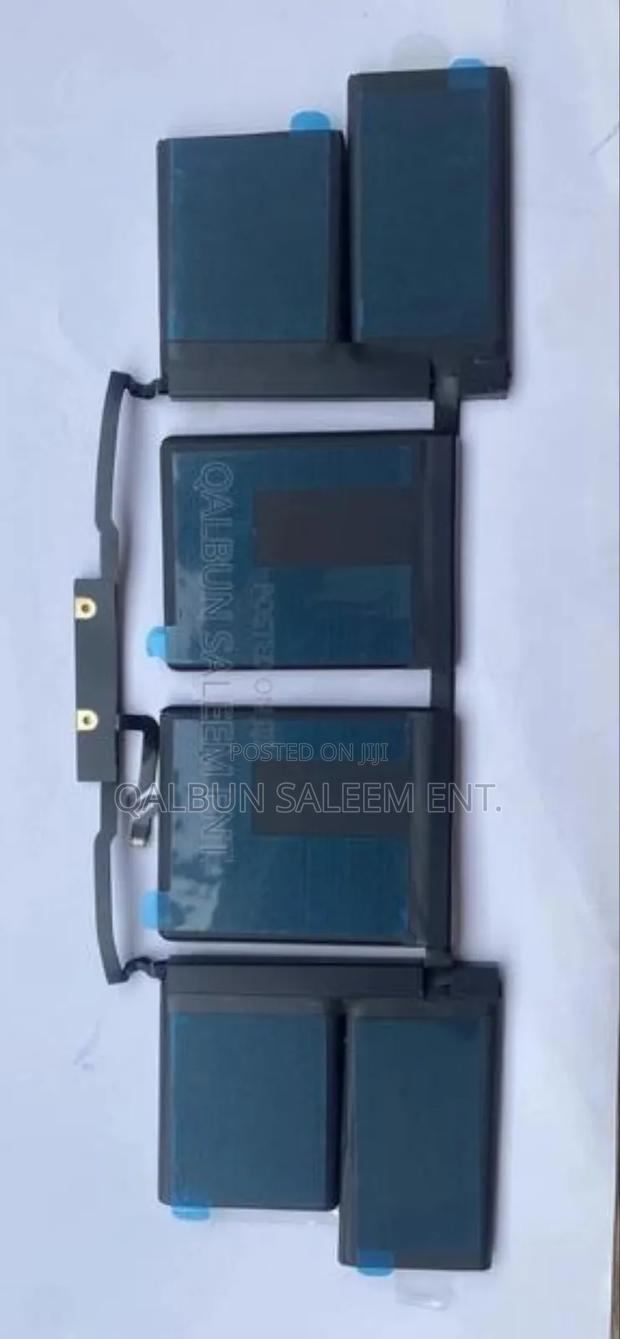 Apple A1820 / A1707 Macbook Pro Late 2016 Mid 2017 · Photo 4