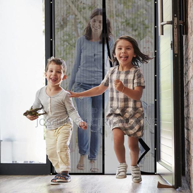 Magnetic Screen Door Mesh Handsfree Insect Barrier for Doors · Photo 3