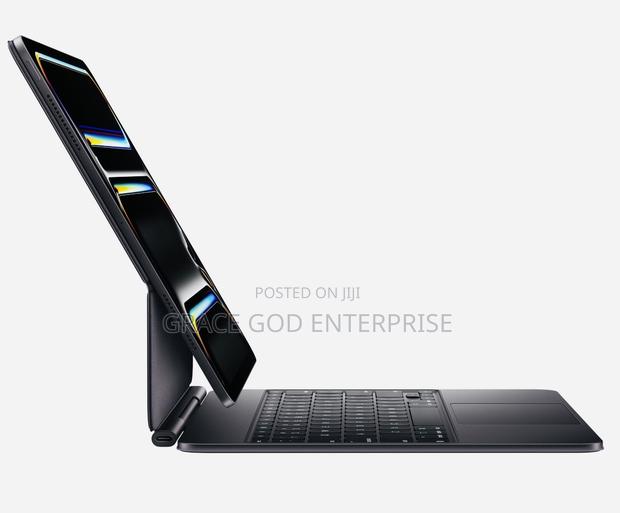 Apple iPad Pro 13-Inch (M4 M5) Magic Keyboard · Photo 2
