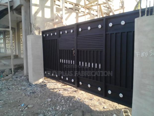 Fence Gate With Tough Galvanized Materials · Photo 1