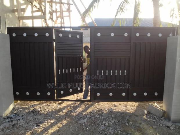 Fence Gate With Tough Galvanized Materials · Photo 2
