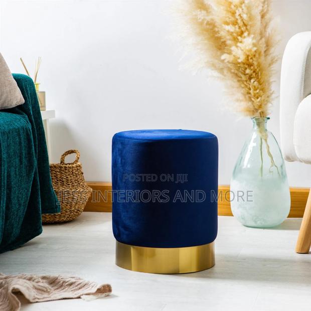 Velvet Ottoman · Photo 3