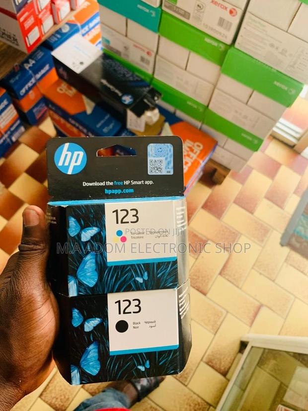 Vibrant Colors and Sharp Text With Tri Color 123hp Cartridge · Photo 1