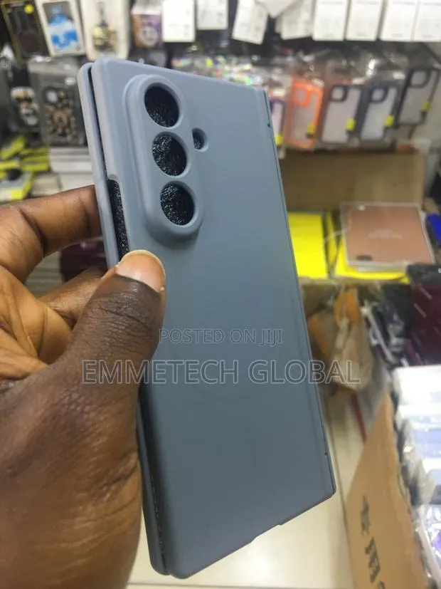 Silicone Z Fold Cases · Photo 1