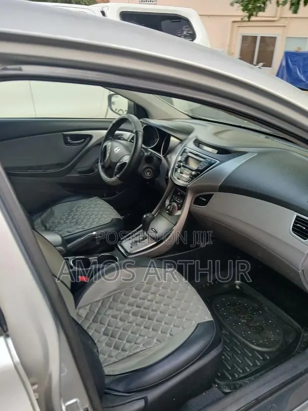 Hyundai Elantra 2013 Silver · Photo 1