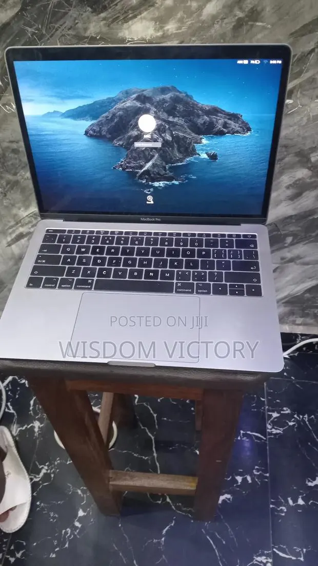 New Laptop Apple MacBook 2017 8GB Intel Core I5 SSD 256GB · Photo 1