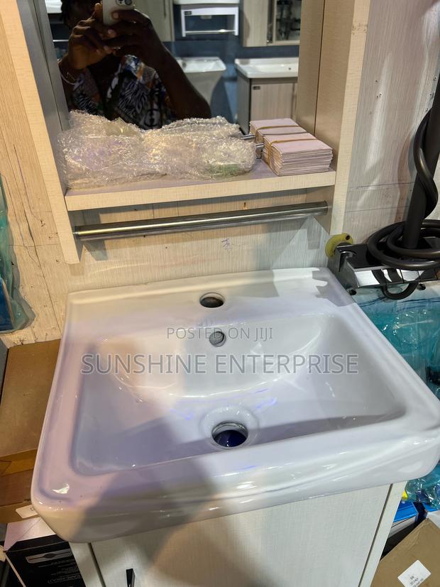 Doli Cabinet Wash Hand Basin · Photo 3