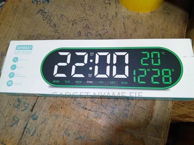 Digital LED Clock With Remote Control · Photo 1