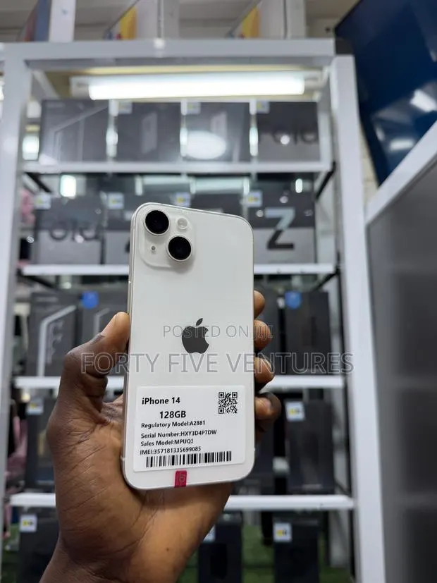 Apple iPhone 13 128 GB White · Photo 1