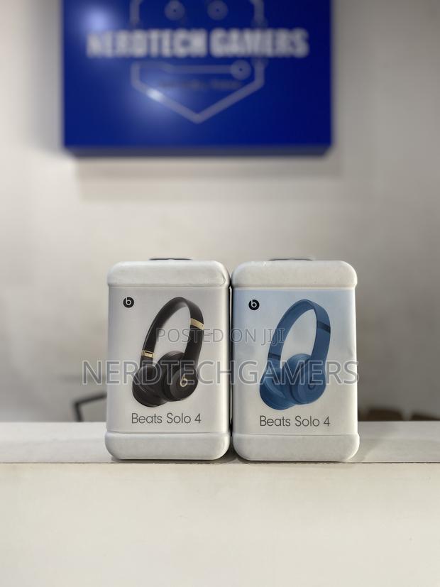 Beats Solo 4 - Wireless Bluetooth On-ear Headphones, Apple · Photo 1