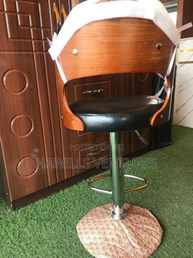 High Island Stool · Photo 2