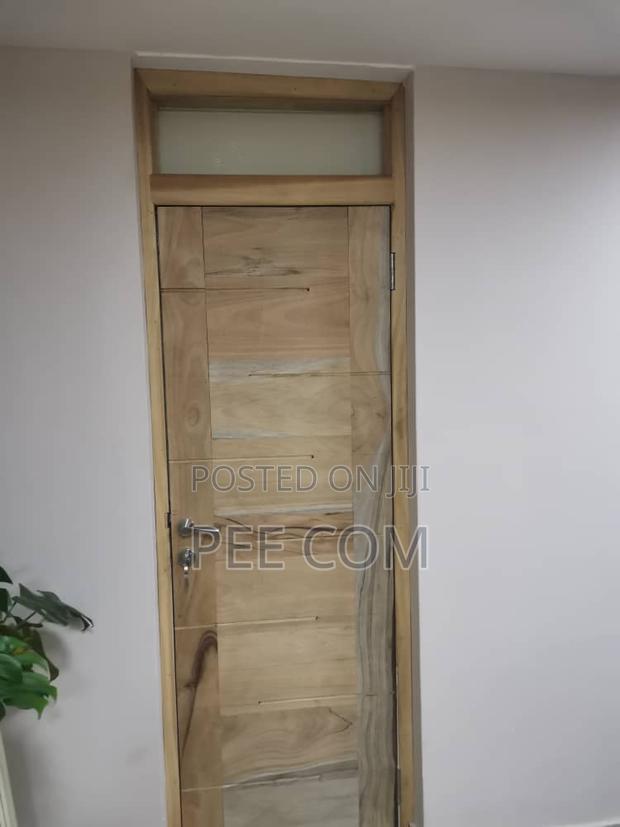 Wooden Doors and Fanlight · Photo 2