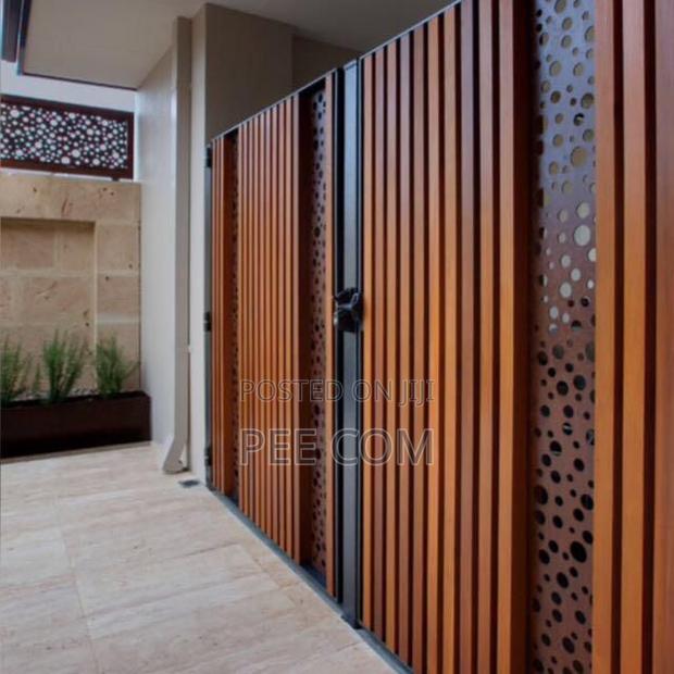 Wooden Metal Gate · Photo 1